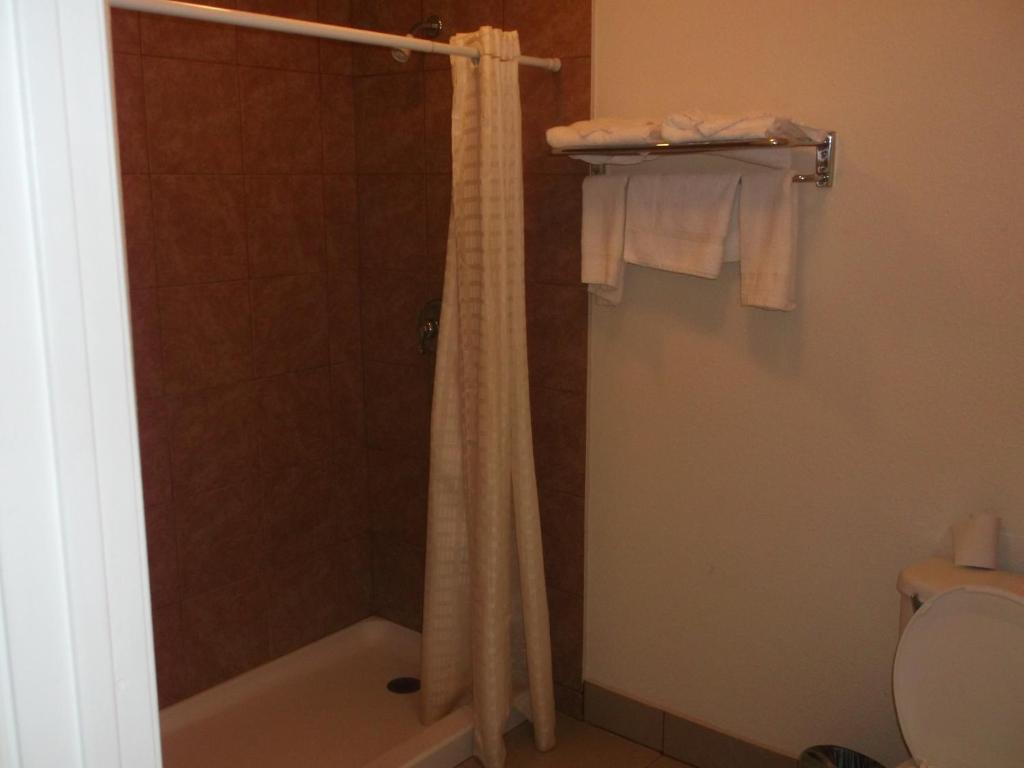 Travel Inn And Suites Fresno Quarto foto
