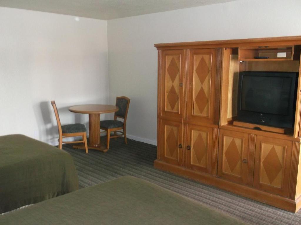 Travel Inn And Suites Fresno Quarto foto