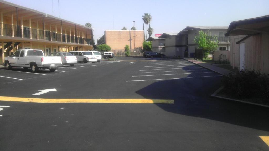 Travel Inn And Suites Fresno Exterior foto